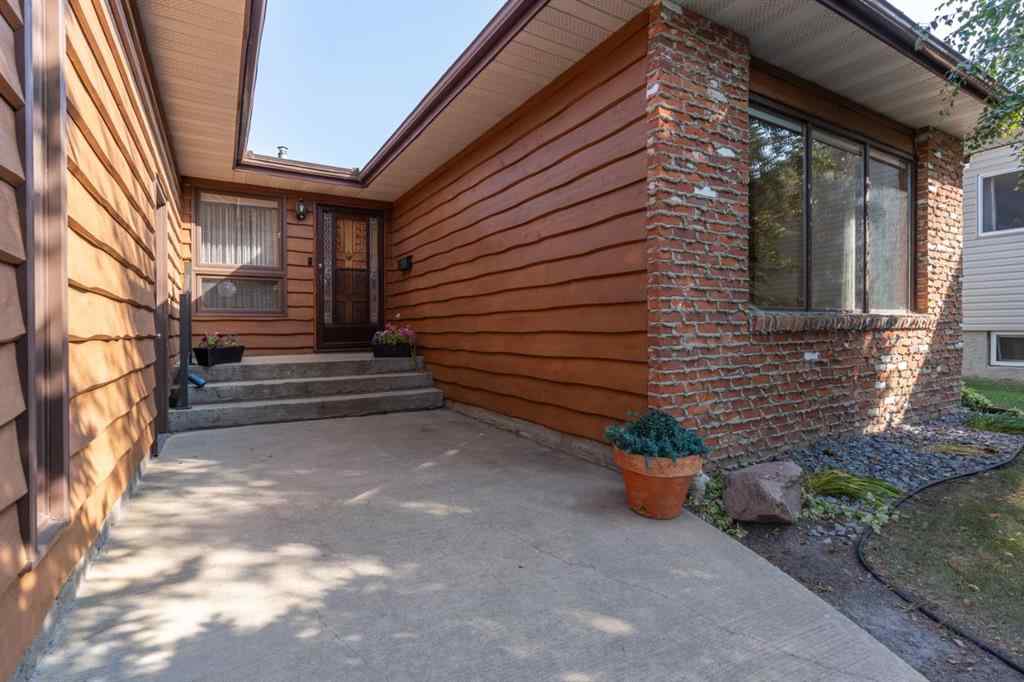 MLS® A2224895 - 4305 74 Street  in Duggan Park Camrose, Residential