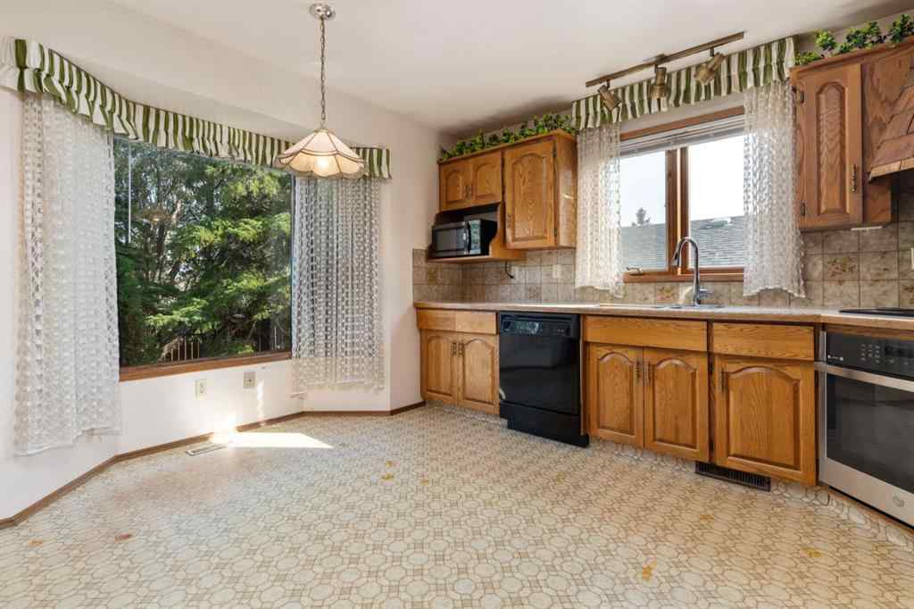 MLS® A2224895 - 4305 74 Street  in Duggan Park Camrose, Residential