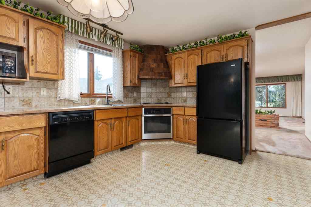 MLS® A2224895 - 4305 74 Street  in Duggan Park Camrose, Residential