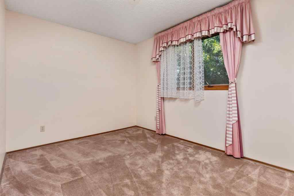 MLS® A2224895 - 4305 74 Street  in Duggan Park Camrose, Residential