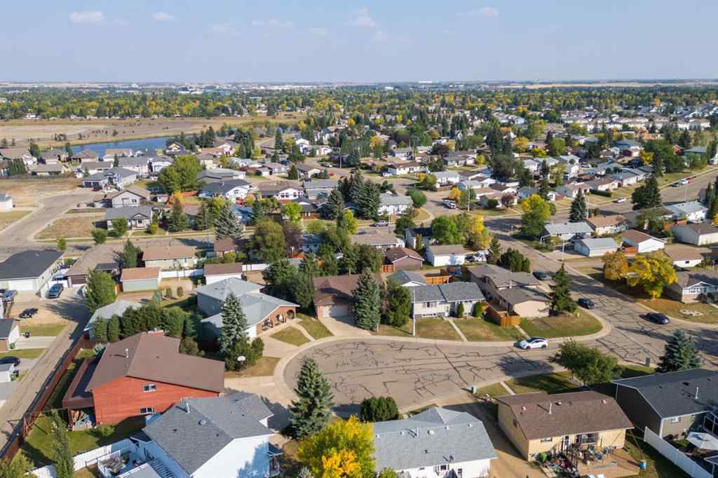 MLS® A2224895 - 4305 74 Street  in Duggan Park Camrose, Residential