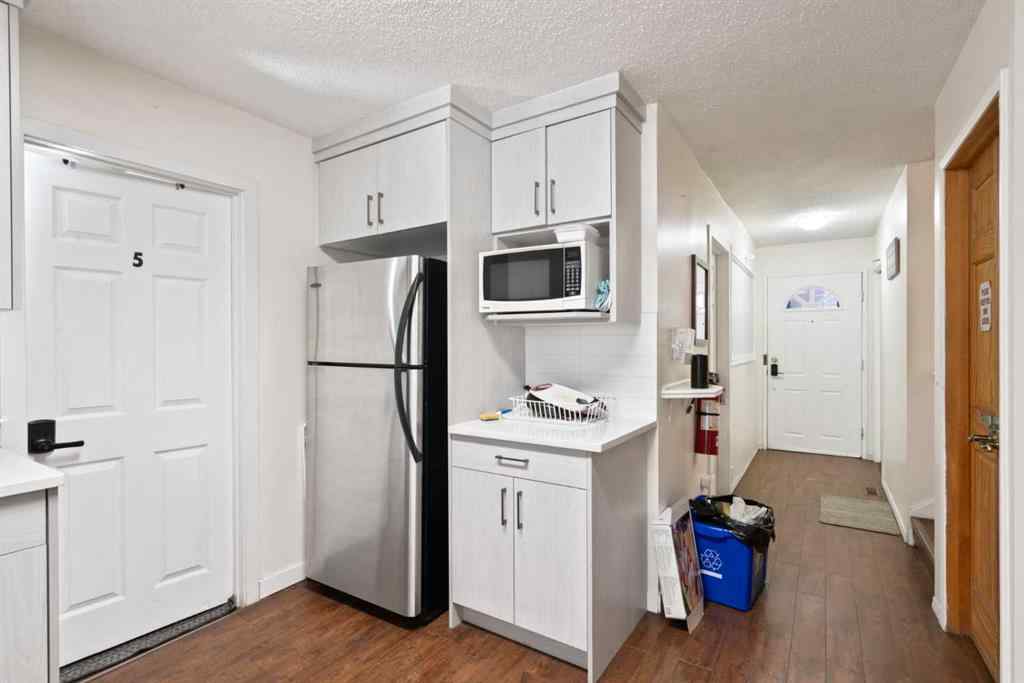 MLS® A2224900 - 319 Rundlelawn Road NE in Rundle Calgary, Residential