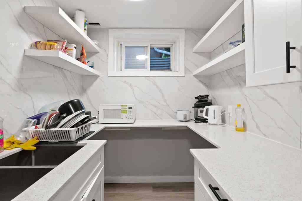 MLS® A2224900 - 319 Rundlelawn Road NE in Rundle Calgary, Residential