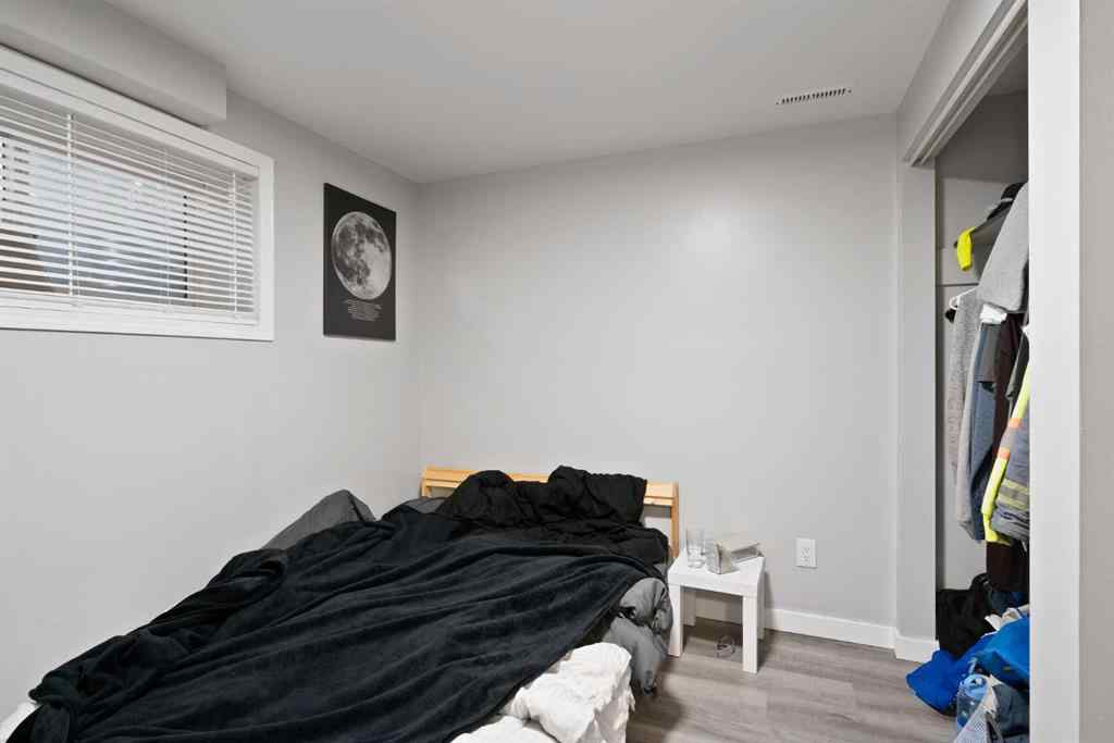 MLS® A2224900 - 319 Rundlelawn Road NE in Rundle Calgary, Residential