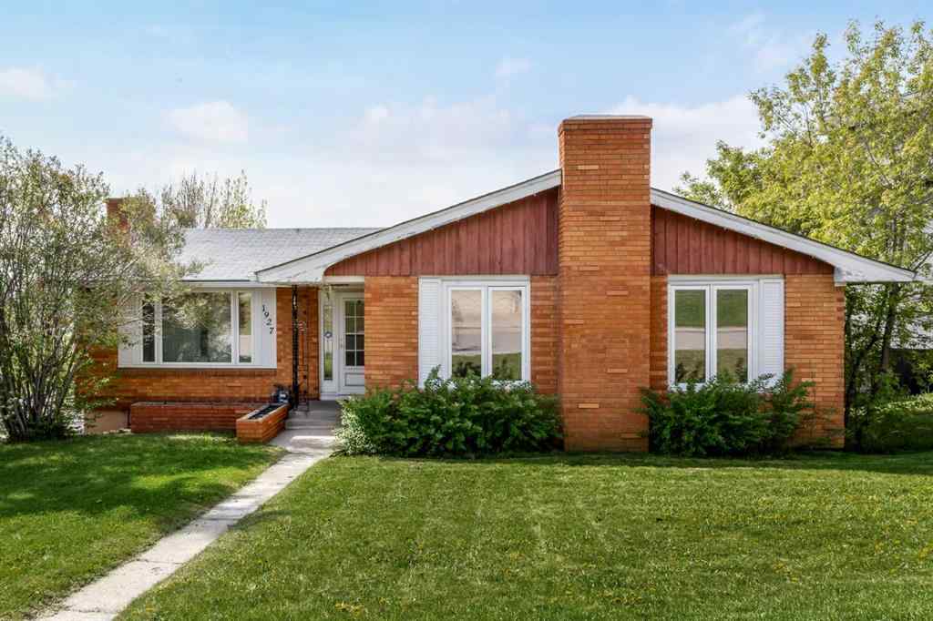 MLS® A2224956 - 1927 Briar Crescent NW in Hounsfield Heights/Briar Hill Calgary, Residential