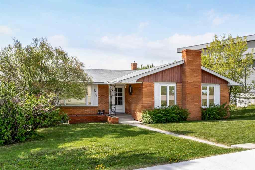 MLS® A2224956 - 1927 Briar Crescent NW in Hounsfield Heights/Briar Hill Calgary, Residential