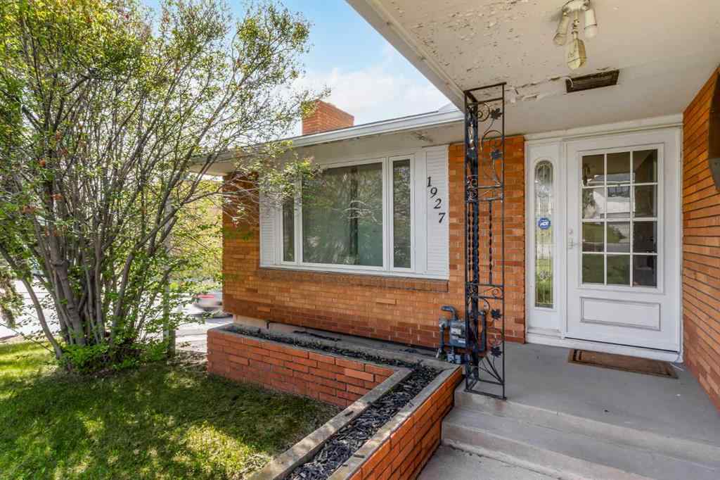 MLS® A2224956 - 1927 Briar Crescent NW in Hounsfield Heights/Briar Hill Calgary, Residential