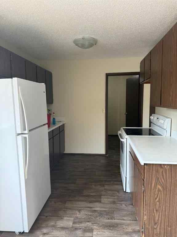 MLS® A2225168 - Unit #1-12 4607 73 Street NW in Bowness Calgary, Commercial