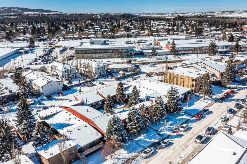 MLS® A2225168 - Unit #1-12 4607 73 Street NW in Bowness Calgary, Commercial