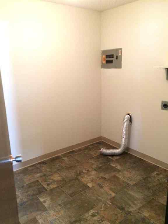 MLS® A2225168 - Unit #1-12 4607 73 Street NW in Bowness Calgary, Commercial