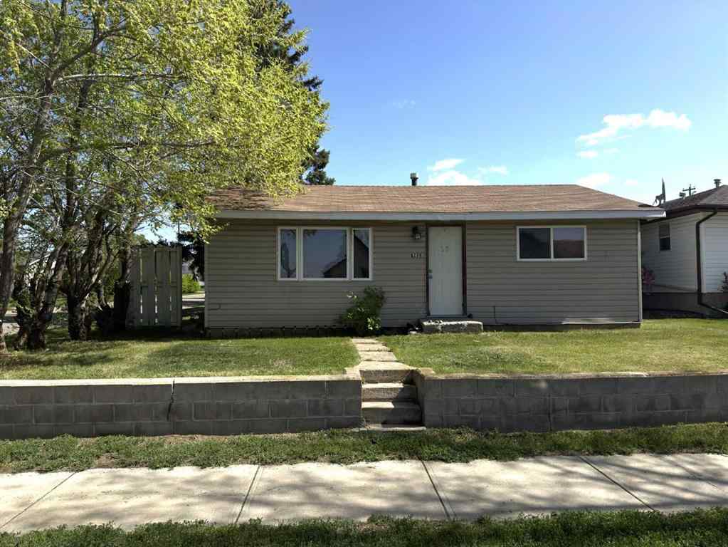 MLS® A2225448 - 902 7 Avenue  in Wainwright Wainwright, Residential