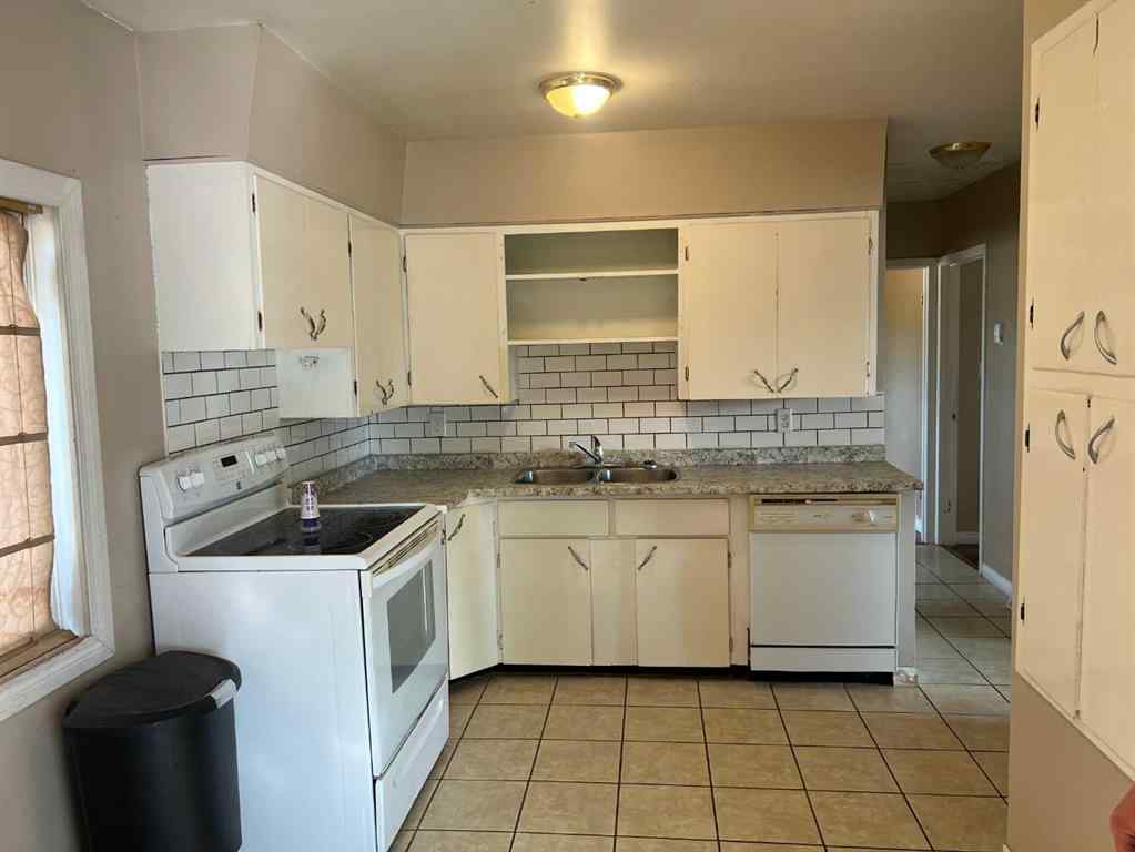 MLS® A2225448 - 902 7 Avenue  in Wainwright Wainwright, Residential
