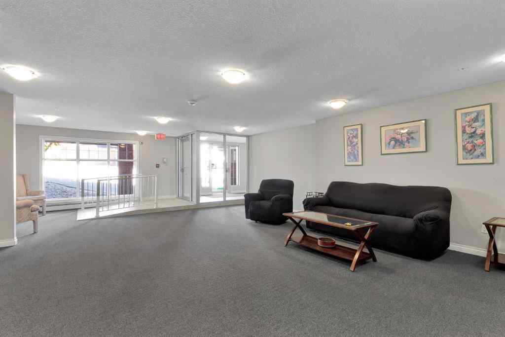 MLS® A2225518 - Unit #206 417 3 Avenue NE in Crescent Heights Calgary, Residential