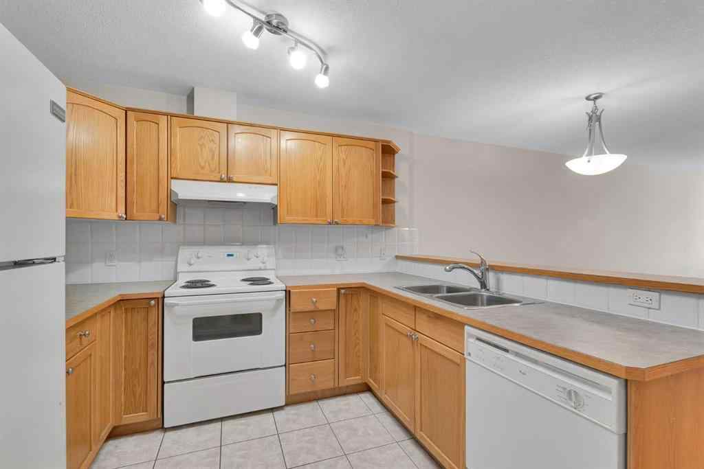MLS® A2225518 - Unit #206 417 3 Avenue NE in Crescent Heights Calgary, Residential