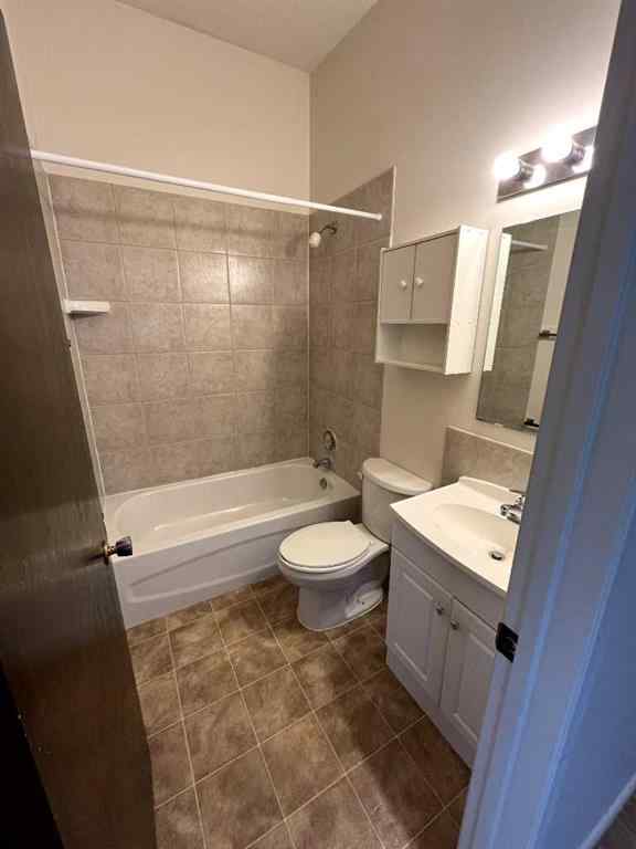 MLS® A2225540 - 1241 5 Avenue NW in Hillhurst Calgary, Commercial