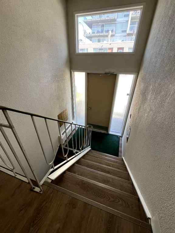 MLS® A2225540 - 1241 5 Avenue NW in Hillhurst Calgary, Commercial