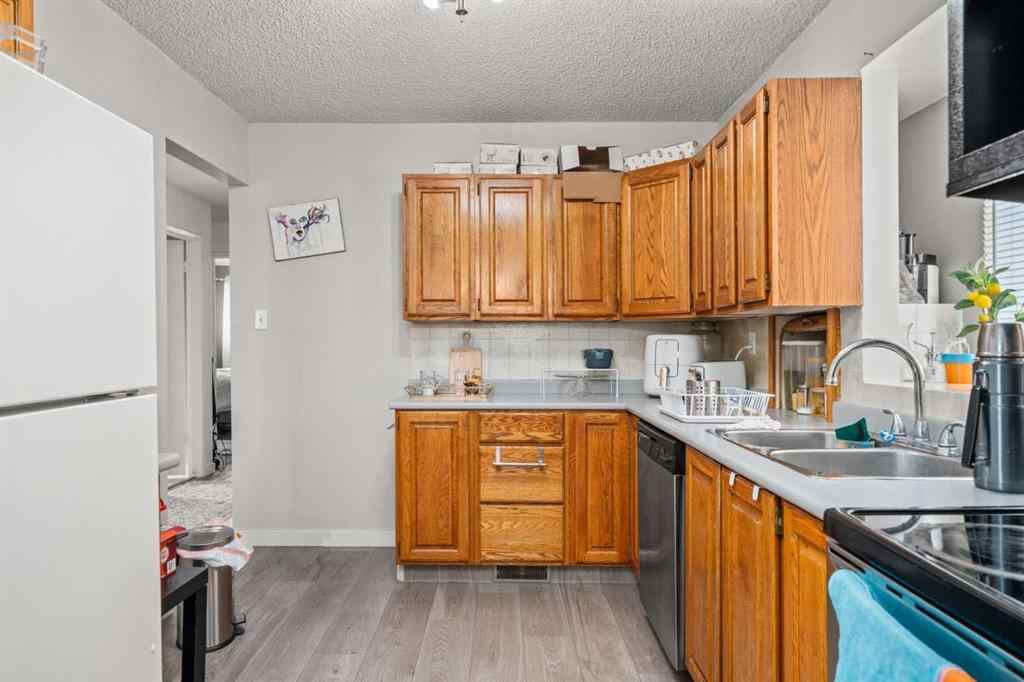 MLS® A2225893 - 7827 Hunterquay Road NW in Huntington Hills Calgary, Residential