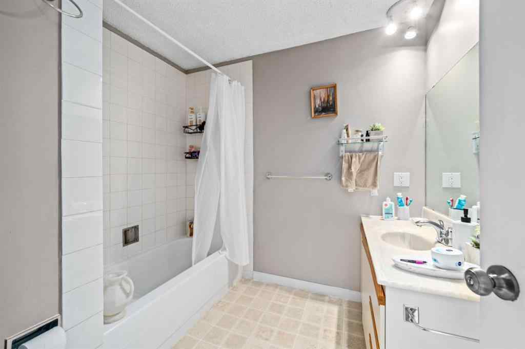 MLS® A2225893 - 7827 Hunterquay Road NW in Huntington Hills Calgary, Residential