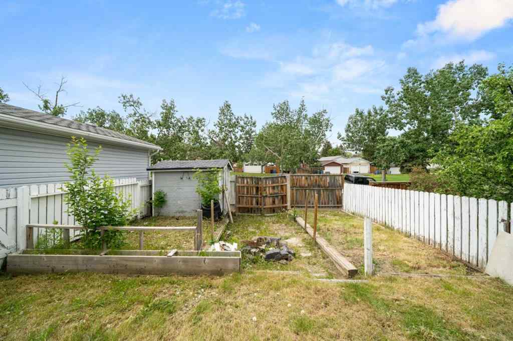 MLS® A2225893 - 7827 Hunterquay Road NW in Huntington Hills Calgary, Residential