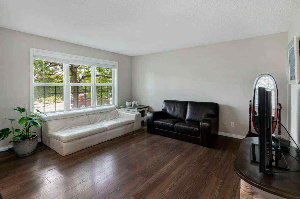 MLS® A2225898 - 14 Everglen Manor SW in Evergreen Calgary, Residential