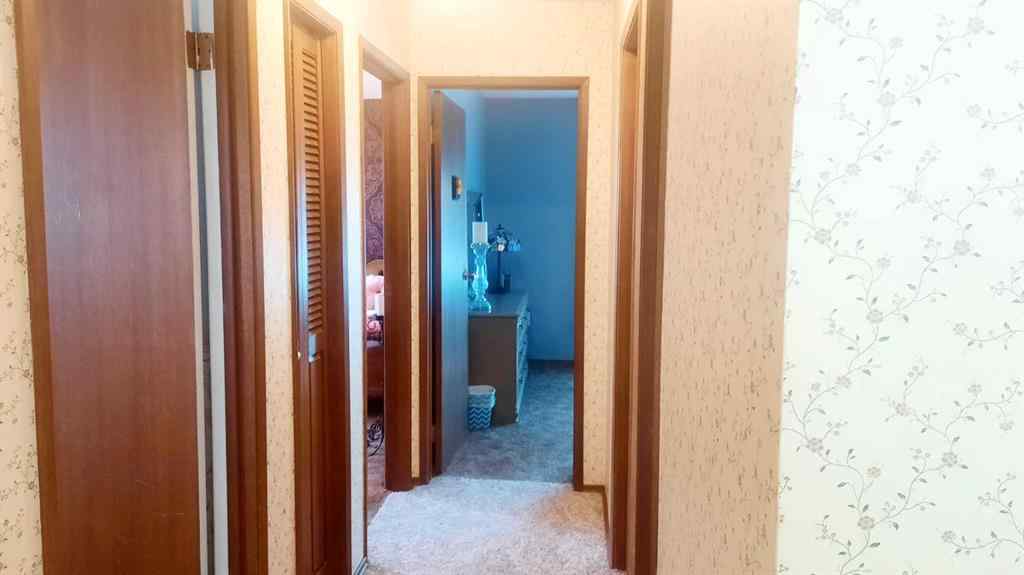 MLS® A2225919 - 710 Bankview Close  in Bankview Drumheller, Residential