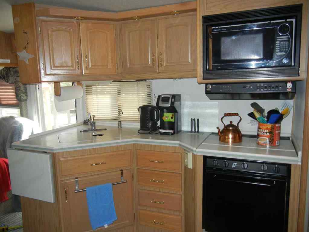 MLS® #A2225931 - Unit #203 200 4 Avenue SW in NONE Sundre, Residential Open Houses