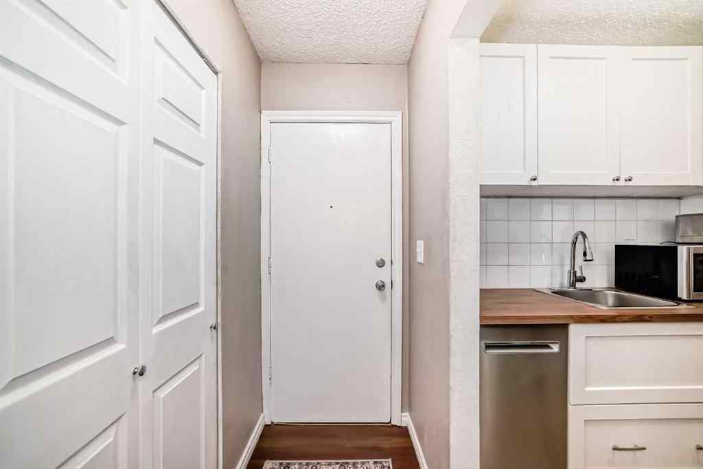 MLS® A2225968 - Unit #203 1113 37 Street SW in Rosscarrock Calgary, Residential