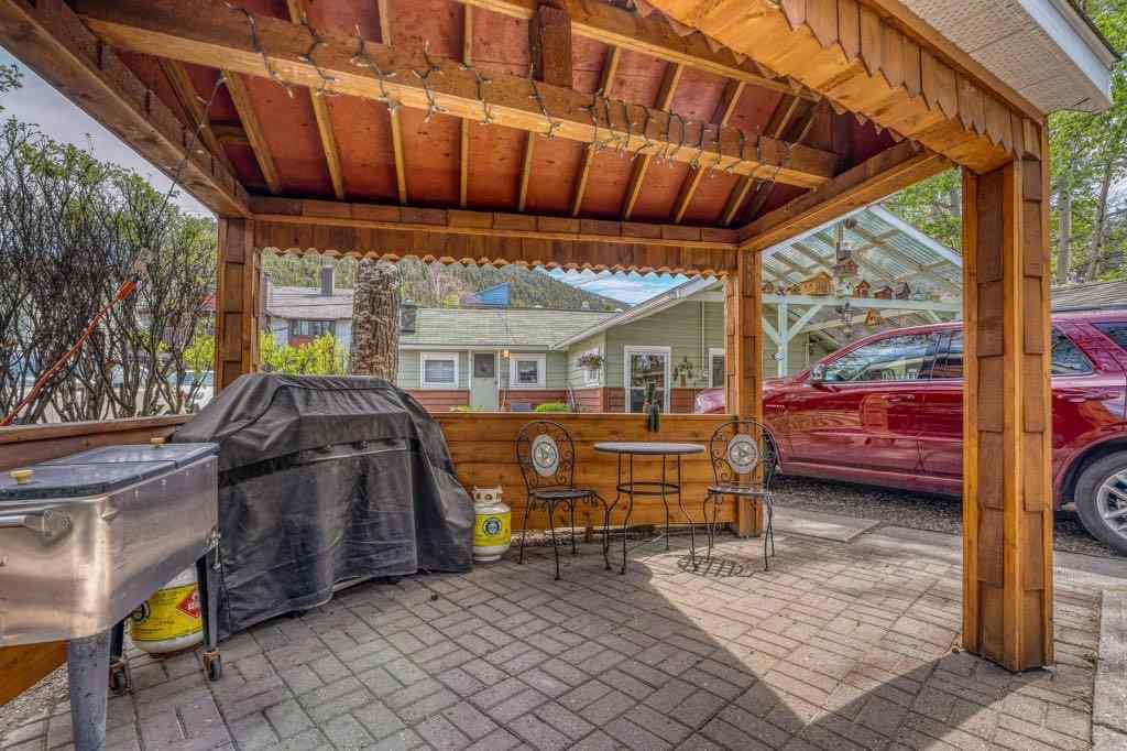 MLS® A2226003 - 218 & 220 Beaver Street  in NONE Banff, Commercial