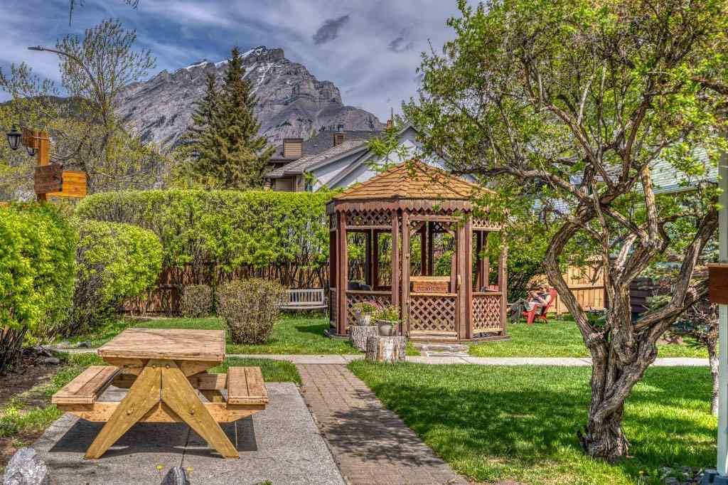 MLS® A2226003 - 218 & 220 Beaver Street  in NONE Banff, Commercial