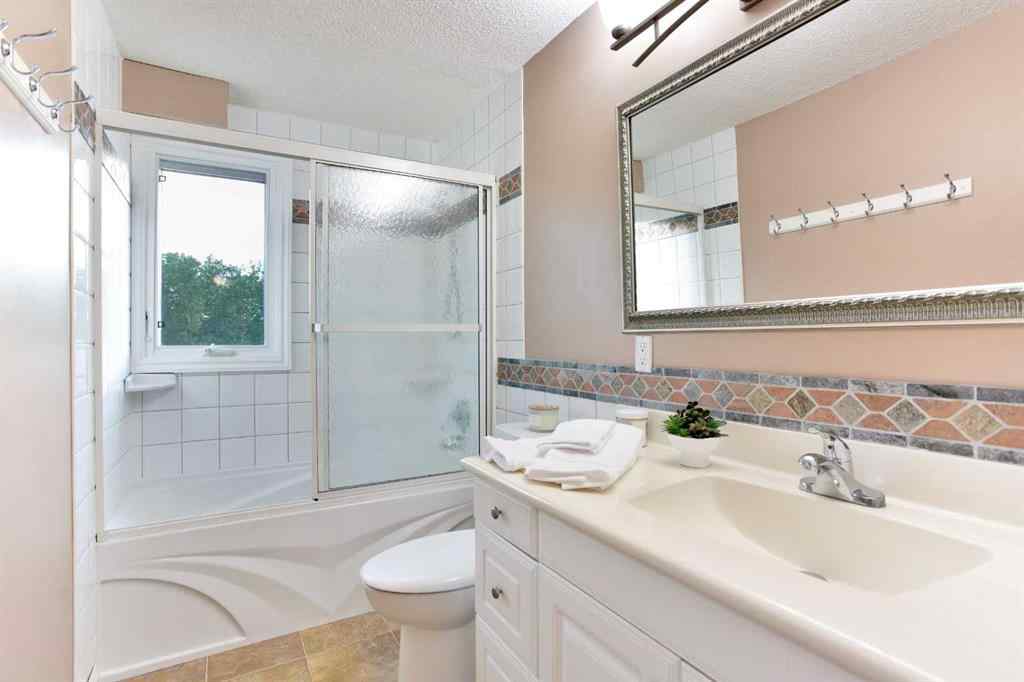 MLS® A2226060 - 39 Canova Close SW in Canyon Meadows Calgary, Residential