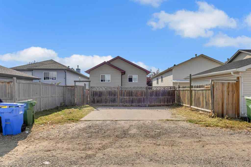 MLS® A2226094 - 231 Martinvalley Crescent NE in Martindale Calgary, Residential