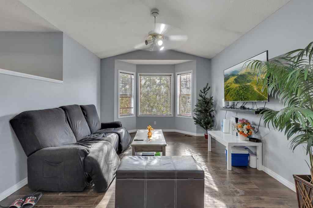 MLS® A2226094 - 231 Martinvalley Crescent NE in Martindale Calgary, Residential