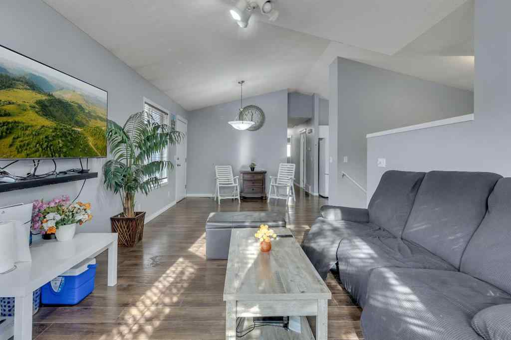 MLS® A2226094 - 231 Martinvalley Crescent NE in Martindale Calgary, Residential