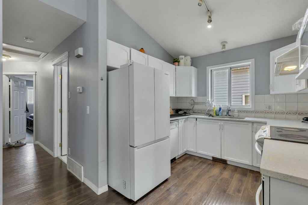 MLS® A2226094 - 231 Martinvalley Crescent NE in Martindale Calgary, Residential