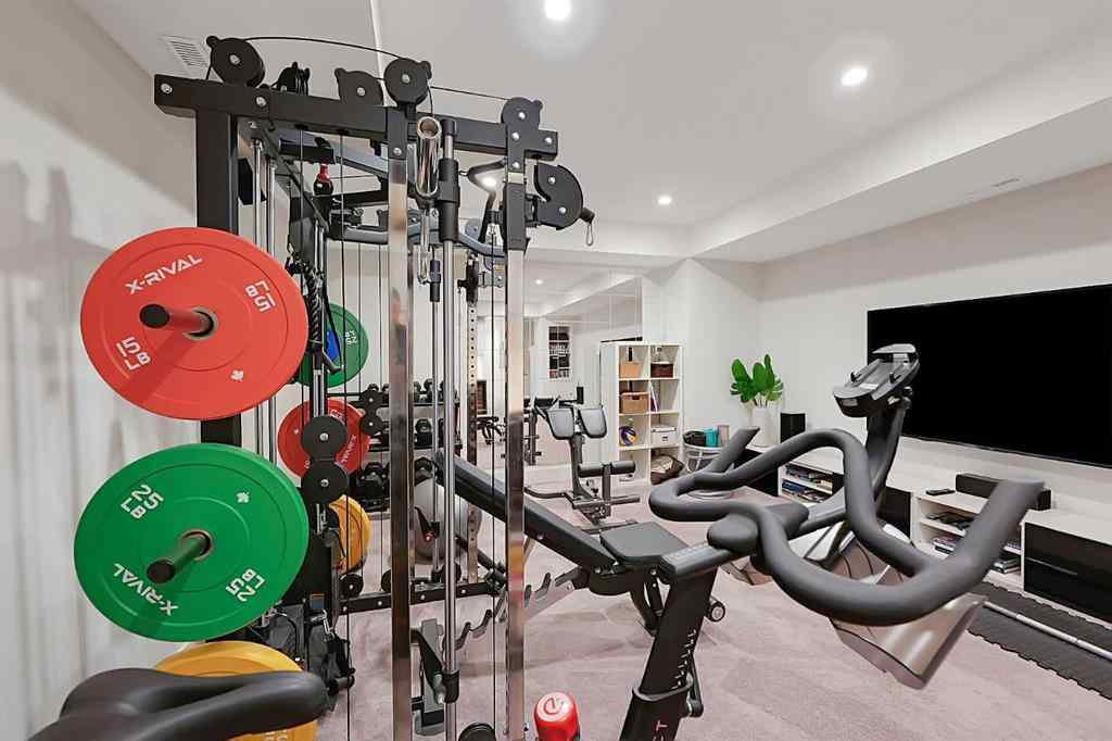 MLS® A2226113 - 139 31 Avenue NE in Tuxedo Park Calgary, Residential