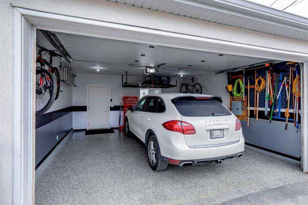 MLS® A2226113 - 139 31 Avenue NE in Tuxedo Park Calgary, Residential