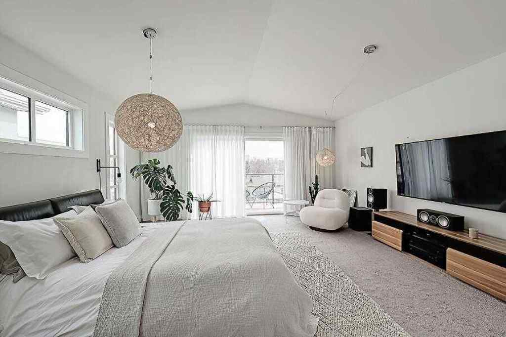 MLS® A2226113 - 139 31 Avenue NE in Tuxedo Park Calgary, Residential