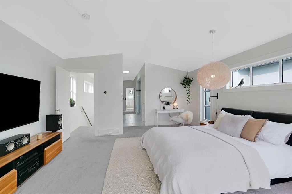 MLS® A2226113 - 139 31 Avenue NE in Tuxedo Park Calgary, Residential