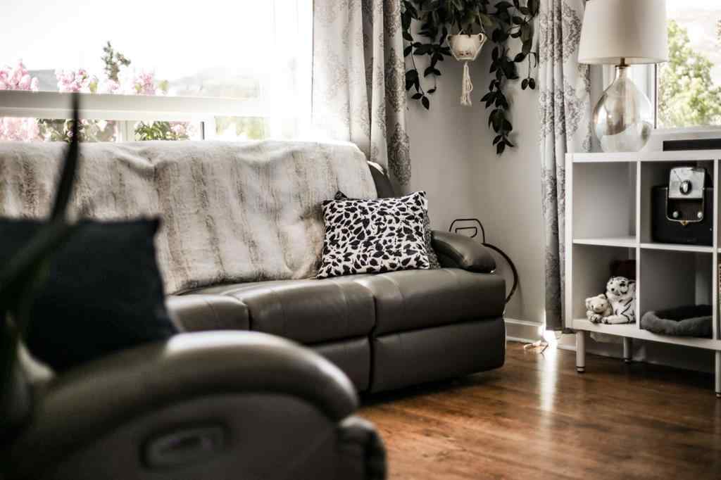 MLS® A2226137 - 2702 216street   in NONE Bellevue, Residential