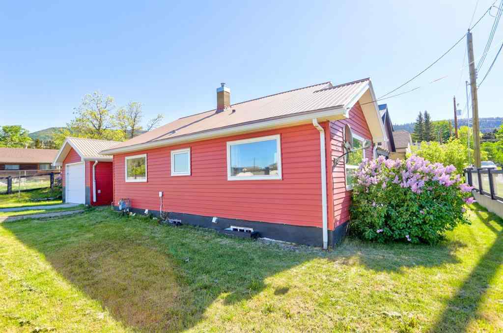 MLS® A2226137 - 2702 216street   in NONE Bellevue, Residential