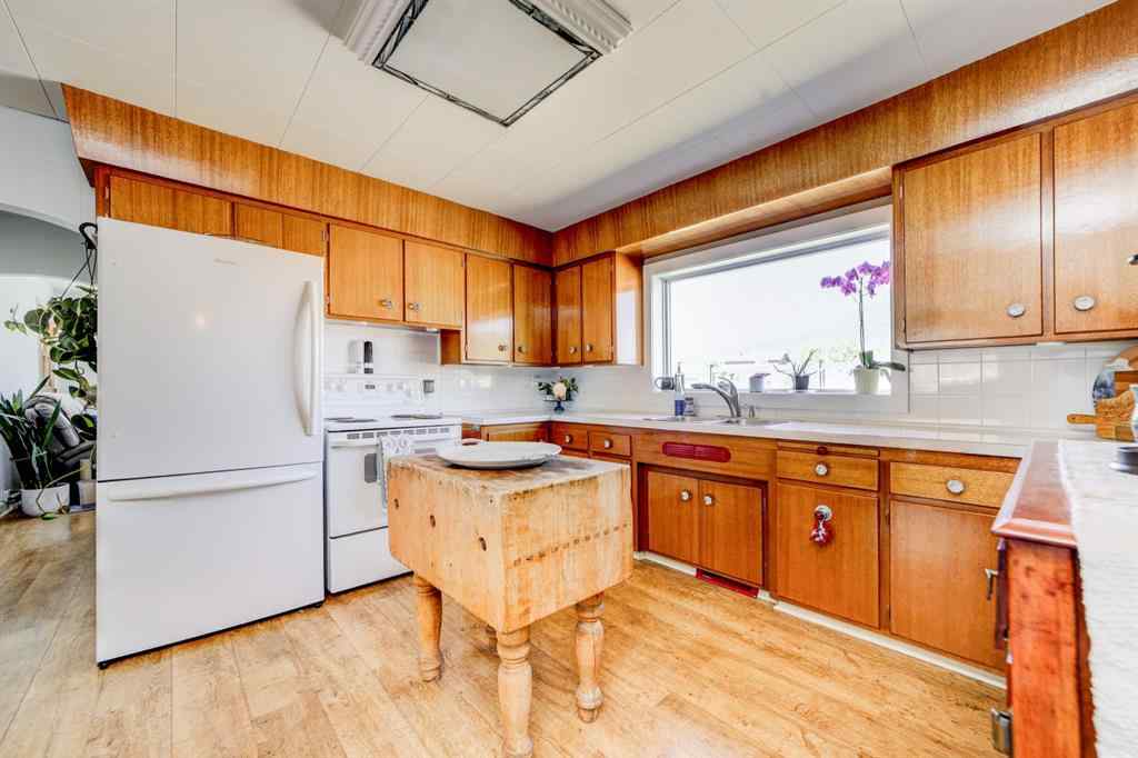 MLS® A2226137 - 2702 216street   in NONE Bellevue, Residential