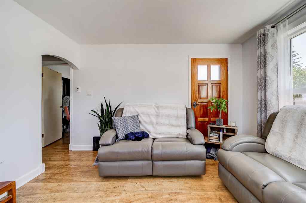 MLS® A2226137 - 2702 216street   in NONE Bellevue, Residential
