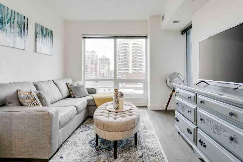MLS® A2226199 - Unit #3007 930 6 Avenue SW in Downtown Commercial Core Calgary, Residential