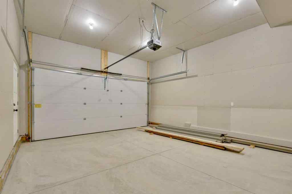 MLS® A2226332 - 115 Hampton Crescent  in Hampton Pointe Sylvan Lake, Residential