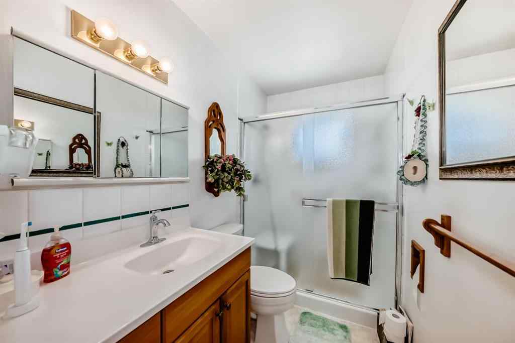 MLS® A2226409 - 2715 40 Street SW in Glendale Calgary, Residential
