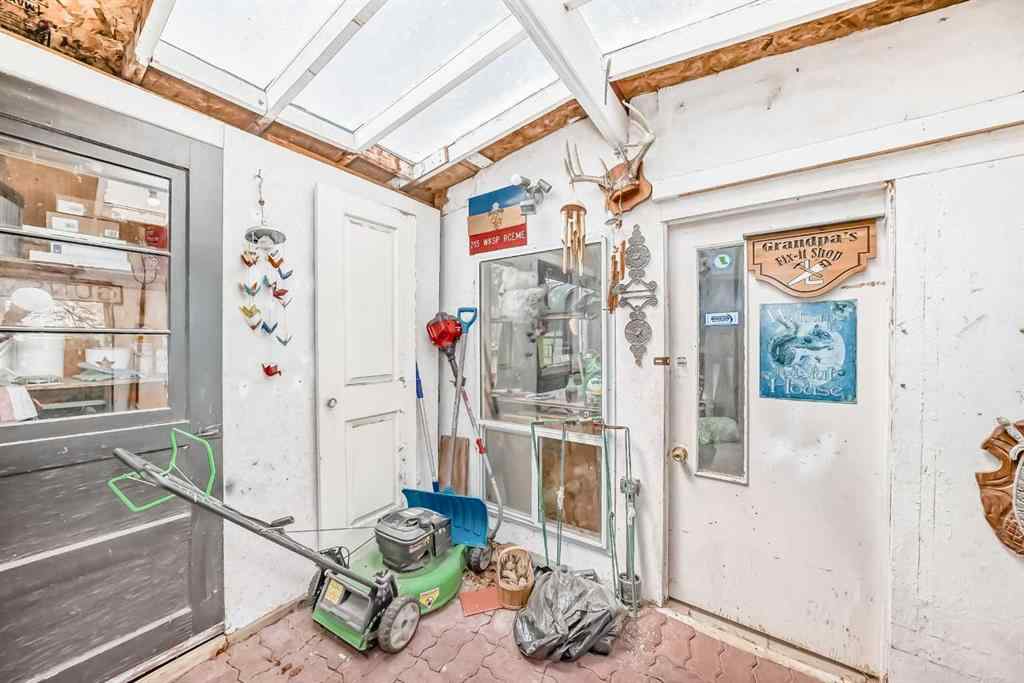MLS® A2226409 - 2715 40 Street SW in Glendale Calgary, Residential