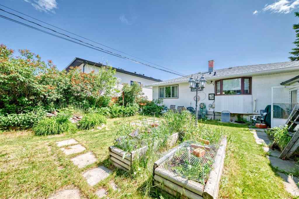 MLS® A2226409 - 2715 40 Street SW in Glendale Calgary, Residential