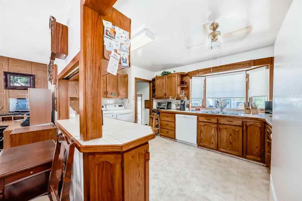 MLS® A2226409 - 2715 40 Street SW in Glendale Calgary, Residential