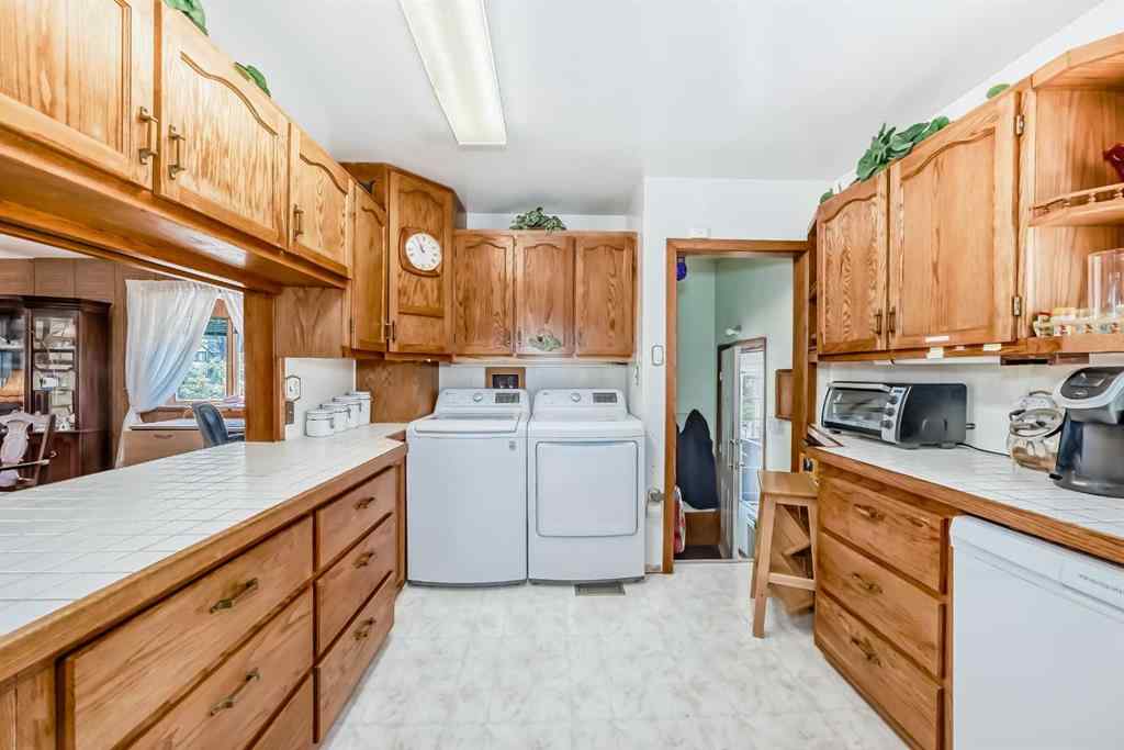 MLS® A2226409 - 2715 40 Street SW in Glendale Calgary, Residential