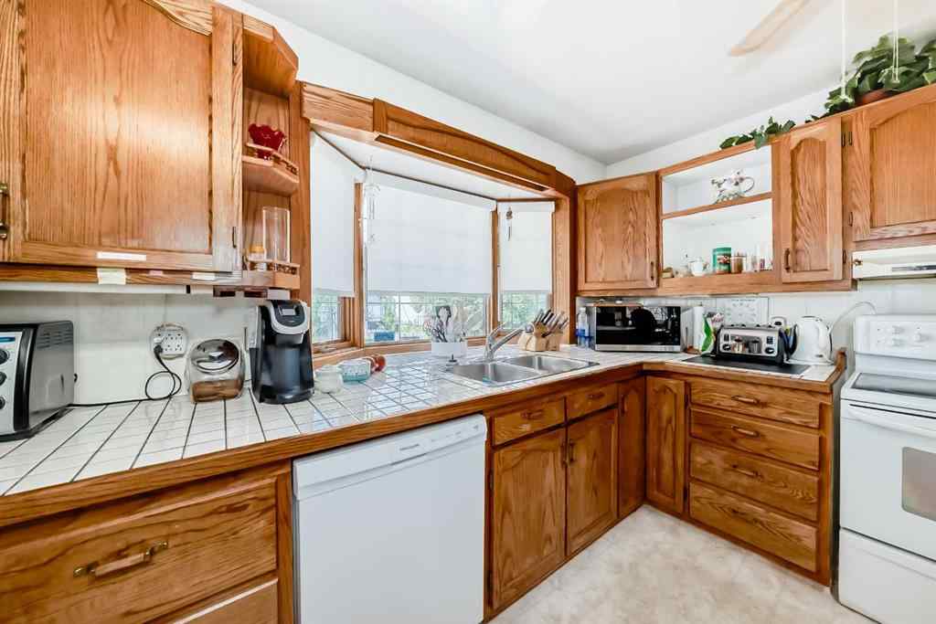 MLS® A2226409 - 2715 40 Street SW in Glendale Calgary, Residential